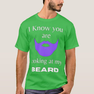 Ik weet dat je naar mijn baard kijkt t-shirt