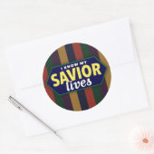 Ik weet dat mijn Heiland leeft. Gestreepte LDS-sti Ronde Sticker (Envelop)