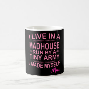 IK WEET IN EEN MADHOUSE VAN EEN TINY ARMY Happy Koffiemok