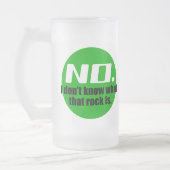 Ik weet niet wat die steen is (groen) matglas bierpul (Links)