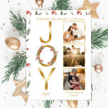 Ik wens u vredesliefde en vreugde met drie foto's  feestdagenkaart<br><div class="desc">Wishing You Peace, Love and "Joy" Christmas Holiday faux folie goudkleurig ontwerp met een krans op de "O" in "Joy" aan de linkerkant met drie foto's van uw keuze aan de rechterkant. Voeg eenvoudig het jaar en uw familienaam toe om het ontwerp te voltooien. De achterkant heeft een herhalingspatroon van...</div>