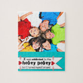 Ik werd toegewezen aan de Hokey Pokey Typografie Q Legpuzzel (Verticaal)