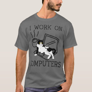 Ik werk aan computers die Cat afleiden op Laptop 7 T-shirt
