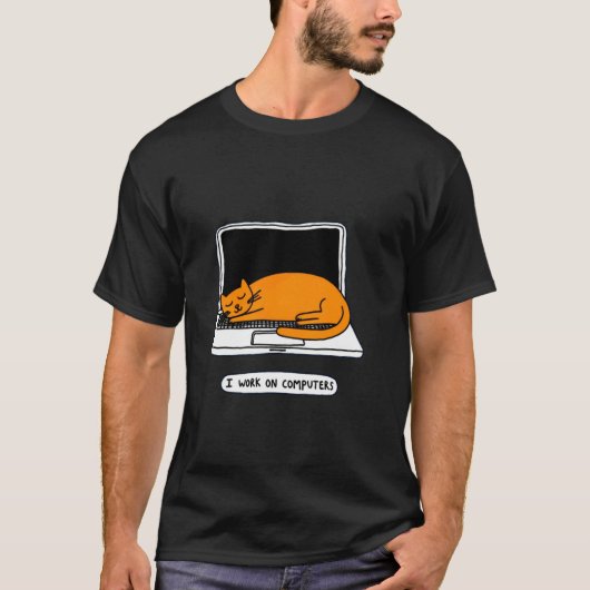 Ik werk aan computers Grappige kat Lieve tech humo T-shirt (Voorkant)