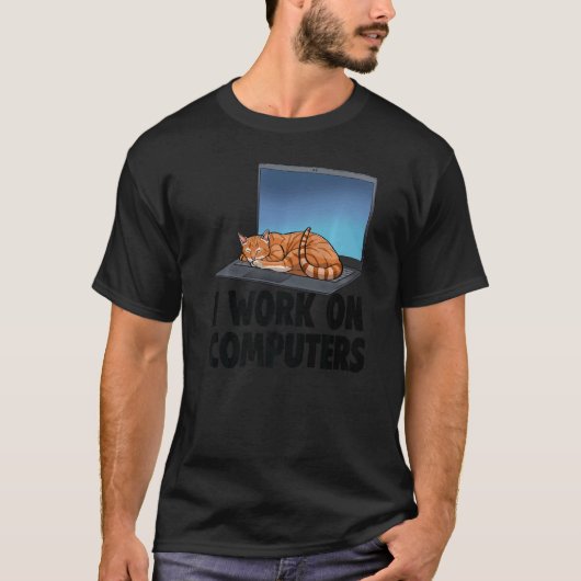 Ik werk aan computerslaapkat Kitten met een comput T-shirt (Voorkant)
