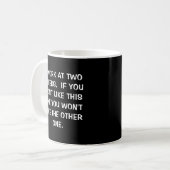 Ik werk bij Two Speeds Coffee Mok (Voorkant links)