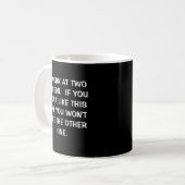 Ik werk bij Two Speeds Coffee Mok (Voorkant links)