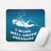 Ik werk goed onder druk (Scuba-duiken) Muismat (Met muis)