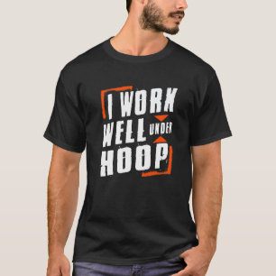 Ik werk goed onder Hoop Trots Basketbalspeler T-shirt