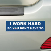 Ik werk hard bumpersticker (Op auto)