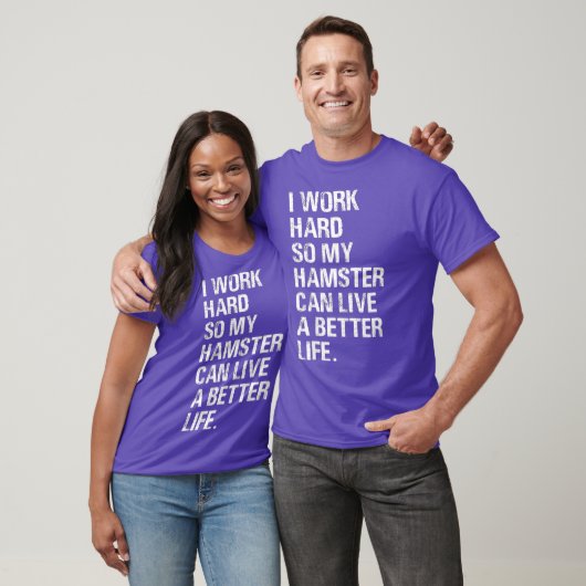 Ik werk hard, dus mijn hamster hamert eigenaars t-shirt (Unisex)
