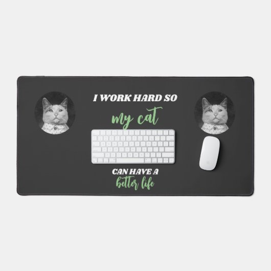 Ik werk hard -  kat foto bureaumat (Keyboard & Muis)