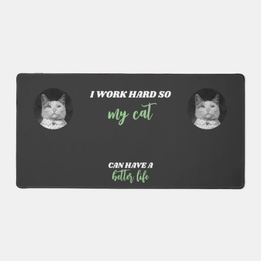 Ik werk hard -  kat foto bureaumat (Voorkant)