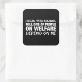 Ik werk hard omdat... vierkante sticker (Tas)