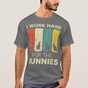 ik werk hard voor de bunnies bunny t-shirt