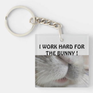Ik werk hard voor de bunny key ring sleutelhanger