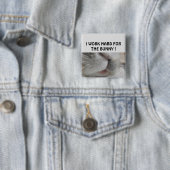 Ik werk hard voor de bunny vierkante button 5,1 cm (In situ)