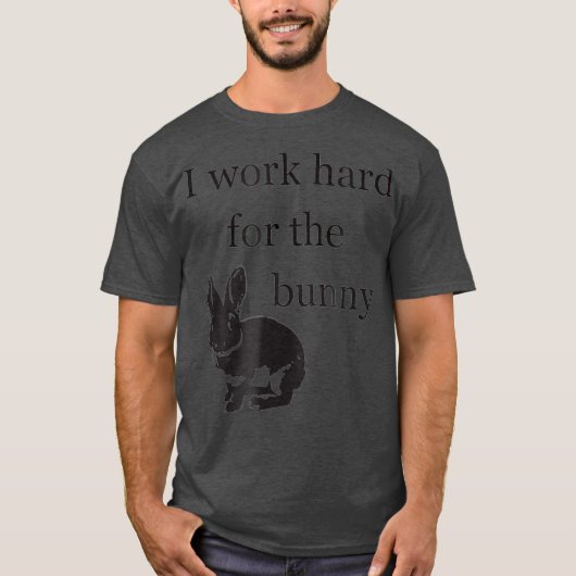 Ik werk hard voor de    BunnyFunny Rabbit T-shirt (Voorkant)