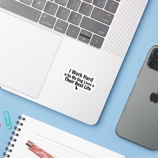 Ik Werk Hard Voor Mijn Hond Sticker (Laptop met iPhone)