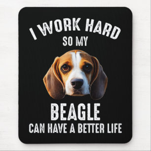 Ik werk hard zodat mijn beagle een beter leven kan muismat