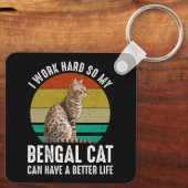 Ik werk hard zodat mijn Bengaalse kat een beter le Sleutelhanger (Achterkant)