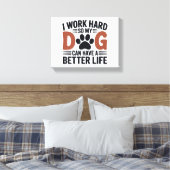 Ik werk hard zodat mijn hond beter leeft – Paw Pri Canvas Afdruk (Insitu (Slaapkamer))