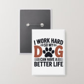 Ik werk hard zodat mijn hond beter leeft - Schatti Button (Voorkant / Achterkant)