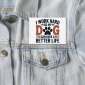 Ik werk hard zodat mijn hond beter leeft - Schatti Button (Insitu)