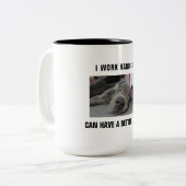 Ik werk hard zodat mijn hond een beter leven kan h tweekleurige koffiemok (Voorkant links)