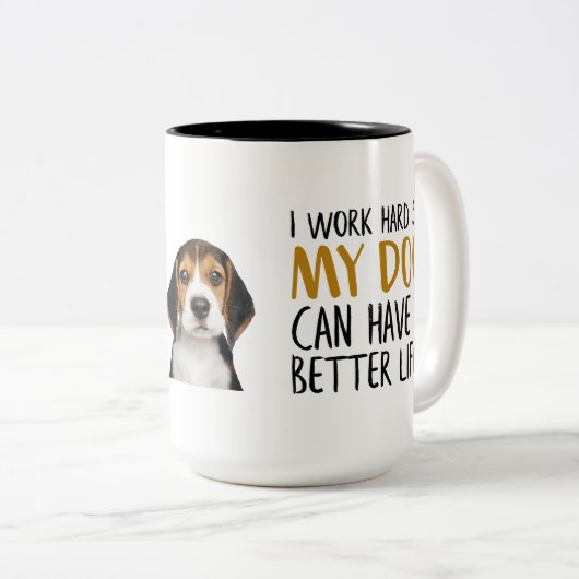 Ik werk hard, zodat mijn hond een beter levenscita tweekleurige koffiemok (Voorkant rechts)