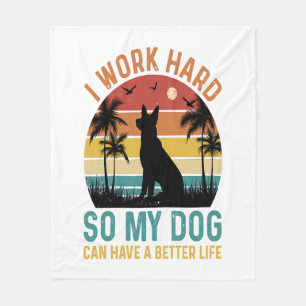 Ik werk hard zodat mijn hond een beter Shirt kan h Fleece Deken