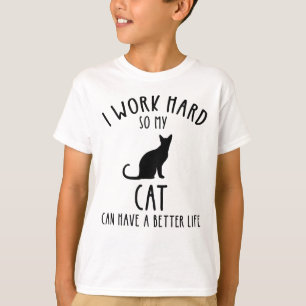 Ik werk hard zodat mijn kat een beter leven kan he t-shirt