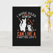 Ik werk hard zodat mijn kat een beter leven kan le kaart (Gele Bloem)