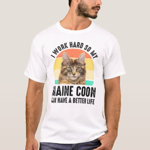Ik werk hard zodat mijn Maine Coon een beter leven T-shirt