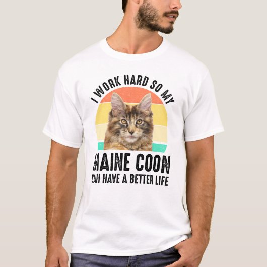 Ik werk hard zodat mijn Maine Coon een beter leven T-shirt (Voorkant)