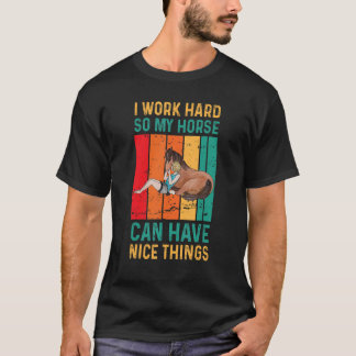 Ik werk hard zodat mijn paard mooie dingen kan heb t-shirt