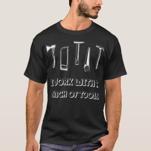 Ik werk met een bundel tools voor grappig reclameb t-shirt