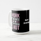 Ik werk omdat mijn vriend niet grappig is koffiemok (Voorkant links)