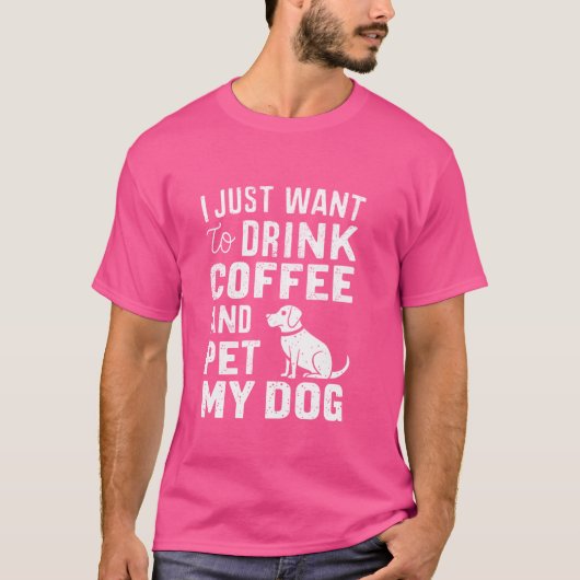 Ik wil alleen maar Drink en mijn hondjes grappig m T-shirt (Voorkant)
