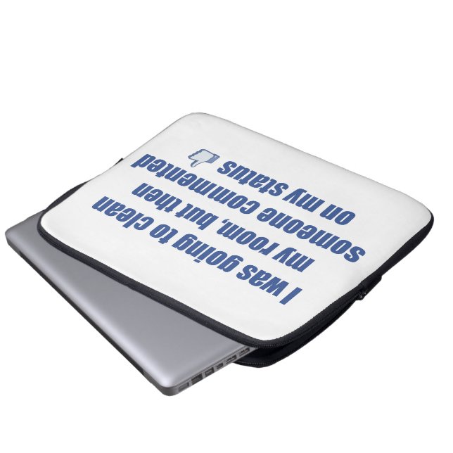 Ik wilde mijn kamer schoonmaken, maar.... laptop sleeve (Voorkant onderkant)