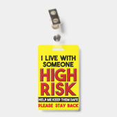 Ik woon met iemand met een hoge risico-achterbadge badge (Back with Clip)