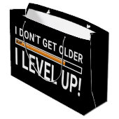 Ik word niet ouder - ik ben hoger. groot cadeauzakje (Achterkant Gekanteld)