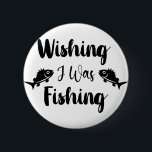 Ik wou dat ik een grappig citaat aan het vissen wa ronde button 5,7 cm<br><div class="desc">Penseelscripttypografie Wishing I was vissen</div>