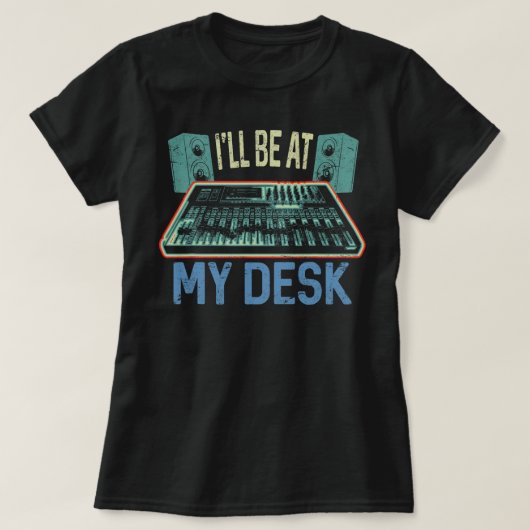 Ik zal bij mijn bureau zijn Studio Engineer Gift S T-shirt (Design voorkant)