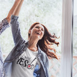 Ik zei ja bruid naar het Verloving T-shirt<br><div class="desc">Retro Bistro Esthetische Chalkboard Stijl Vintage Modern Mr en Mrs Engagement Party We Said YES Party Chalkboard Modern  Typografie Invitations Sweet en sassy krijtbord bruiloften Trouwfeest T-shirts</div>