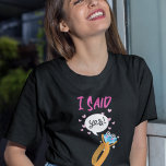 Ik zei ja Typografie New Engaged Ring cartoon T-shirt<br><div class="desc">Een briljante manier om iedereen je spannende nieuws te laten kennen,  dit schattige ontwerp heeft het schrijven dat ik ja zei met een Cute cartoon ringmotief.</div>
