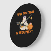 Ik zet de behandeling in Retro Funny Nurse Doctor Grote Klok (Hoek)