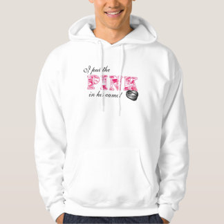 Ik zet de PINK in zijn camo Hoodie