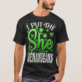 Ik zette haar in de Shenanigans Shamrock St Patri T-shirt