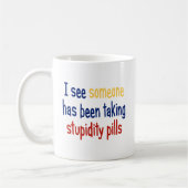 Ik zie dat iemand domheid pillen heeft genomen koffiemok (Links)